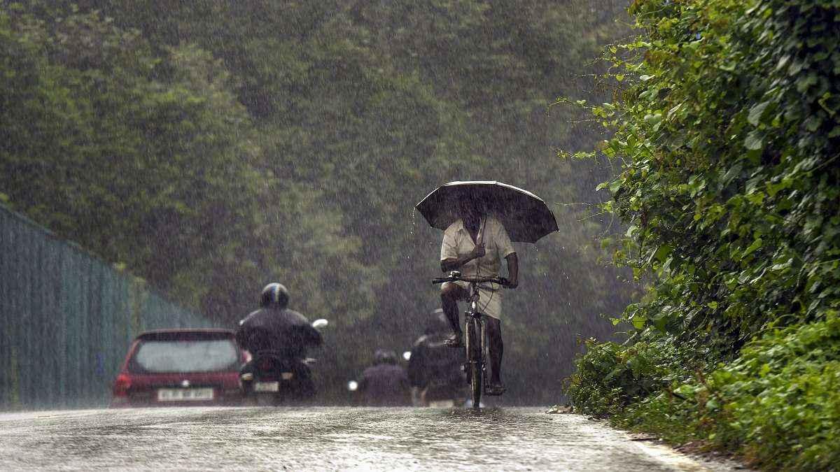 കനത്തമഴ; കണ്ണൂര്‍, വയനാട് ജില്ലകളിലെ വിദ്യാഭ്യാസ സ്ഥാപനങ്ങള്‍ക്ക് നാളെ അവധി