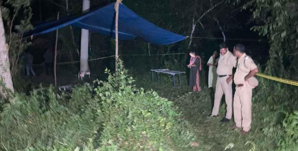 ചേർത്തലയിൽ ആൾ താമസമില്ലാത്ത വീടിനു സമീപം ശരീര അവശിഷ്ടങ്ങൾ
